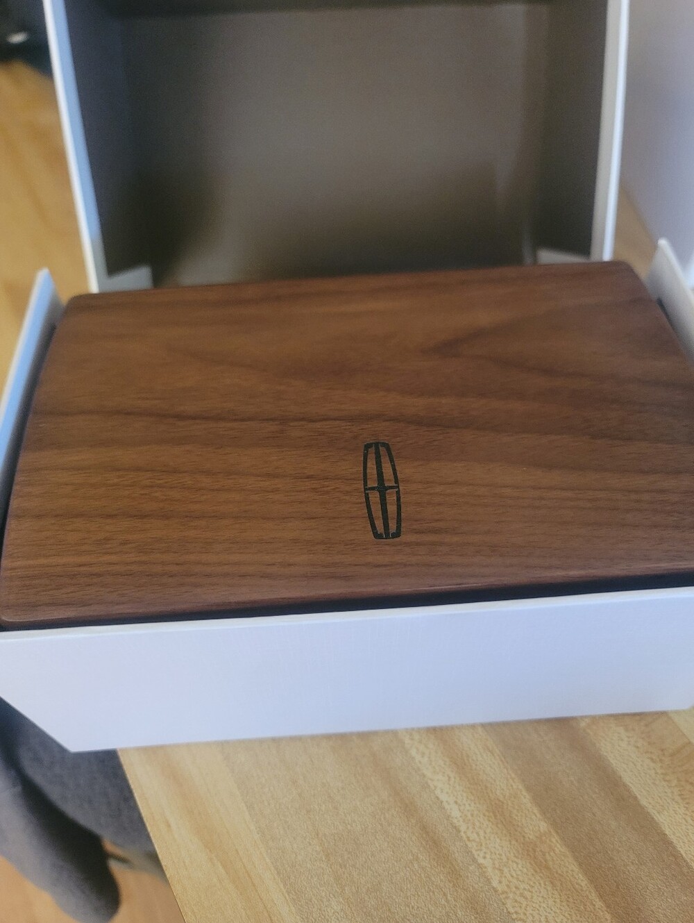Lincoln Wood-Top Accessory Box - Walnut